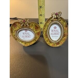 Set Of 2 Royal Albert Old Country Roses Picture Frames Heart And Oval